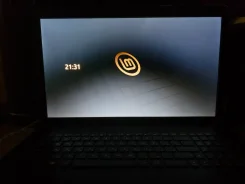 Asus X. 17.3", 1,6����, ��� 8 ��, ���� 1 000���, WiFi: 1, Bluetooth: 1, ����������� �� 1��. ����