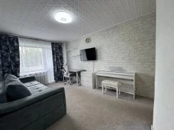 3-���������, ����������� ����, ��������� �����, ���������, ����� ���������������� 9. ���������, 50,4���.��., 5/5 ���� ����