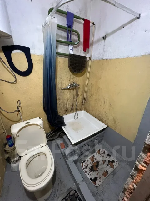 �������, ����� �������������� (�. ��������) 23/4. �������� - �-� ����, ������� ����, 16���.��., 5/5 ����, ������������ ������. ���. ���� ����