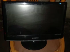 Samsung. 19", ���������� �� (LCD, LED, QLED) ����