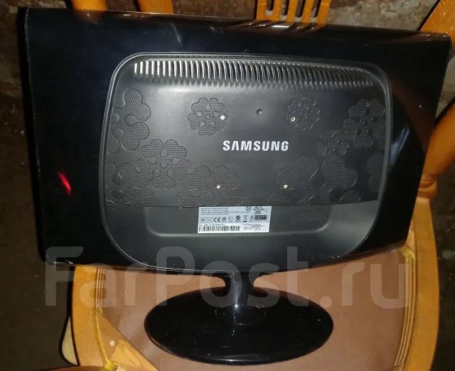 Samsung. 19", ���������� �� (LCD, LED, QLED) ����