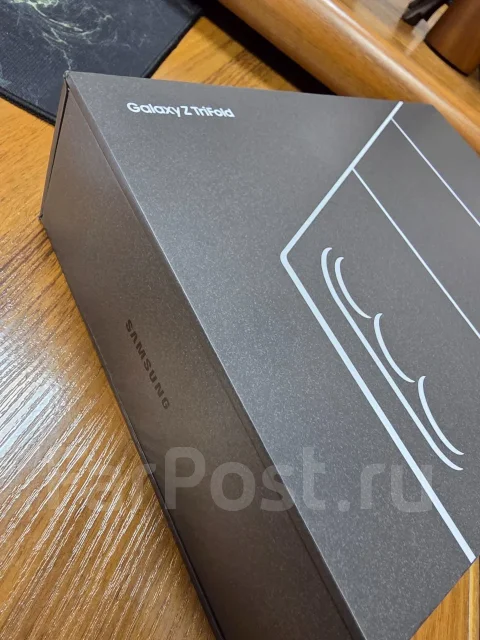 Samsung Galaxy Z TriFold. �����, 512 �� ����