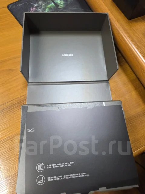 Samsung Galaxy Z TriFold. �����, 512 �� ����