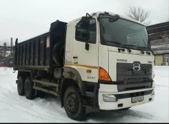 ���� Hino 700 �������� ����