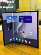 Samsung Galaxy Z TriFold. �����, 512 �� ����
