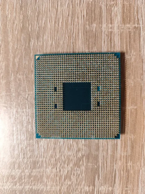 AMD Ryzen 3 Pro 3200G ����
