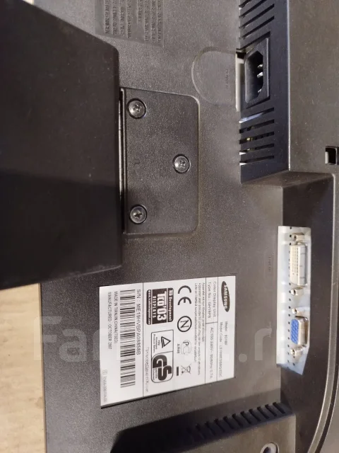 Samsung. 19", ���������� �� (LCD, LED, QLED) ����