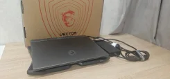 MSI Vector 16 HX AI. 16", 5,7����, ��� 32 ��, ���� 1 000���, WiFi: 1, Bluetooth: 1, ����������� �� 7��. ����