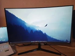 Samsung. 31.5", ���������� �� (LCD, LED, QLED) ����