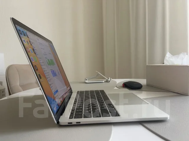 Apple MacBook Pro. 13.3", 2,3����, ��� 8 ��, ���� 128���, WiFi: 1, Bluetooth: 1, ����������� �� 13��. ����