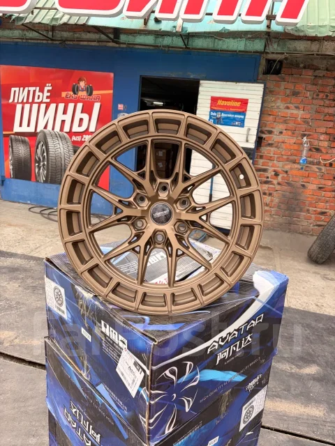 Vossen. 8.5x19", 6x139.7, ET18, �� 110���. ����
