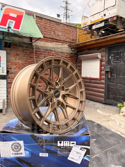 Vossen. 8.5x19", 6x139.7, ET18, �� 110���. ����