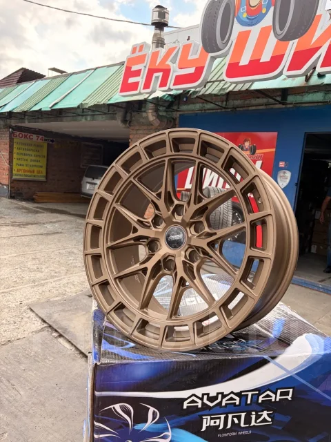 Vossen. 8.5x19", 6x139.7, ET18, �� 110���. ����