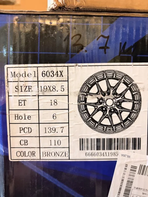 Vossen. 8.5x19", 6x139.7, ET18, �� 110���. ����