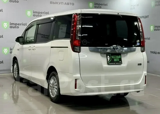 Toyota Noah. �������, ��������, 1.8 (99��.�.), ������, 132 000����. �� ����