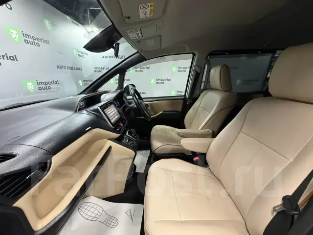 Toyota Noah. �������, ��������, 1.8 (99��.�.), ������, 132 000����. �� ����
