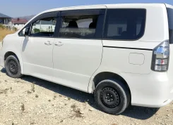 Toyota Voxy ����