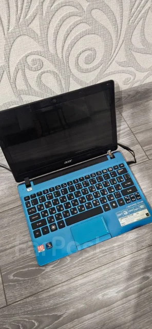 Acer Aspire One 725. 11.6" ����