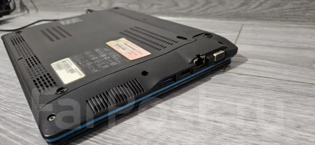 Acer Aspire One 725. 11.6" ����