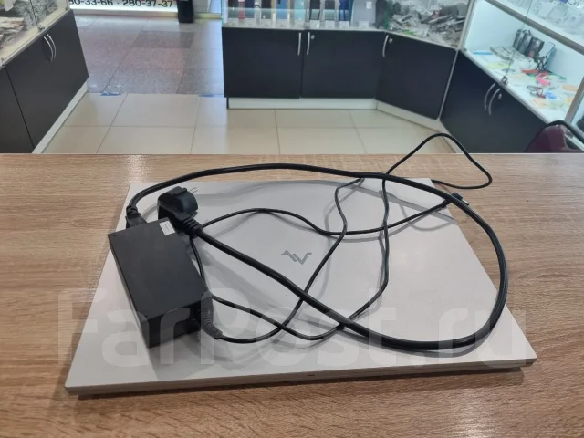 Maibenben M16B. 16", 4,4����, ��� 16 ��, ���� 512���, WiFi: 1, Bluetooth: 1, ����������� �� 7��. ����