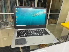 Dell Inspiron 15 5000. 13.3", 1,6����, ��� 8 ��, ���� 256���, WiFi: 1, Bluetooth: 1, ����������� �� 4��. ����