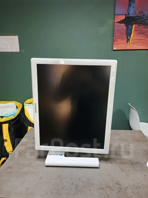 Samsung. 19", ���������� �� (LCD, LED, QLED) ����