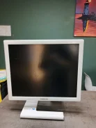 Samsung. 19", ���������� �� (LCD, LED, QLED) ����