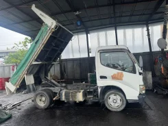 Hino Dutro ����