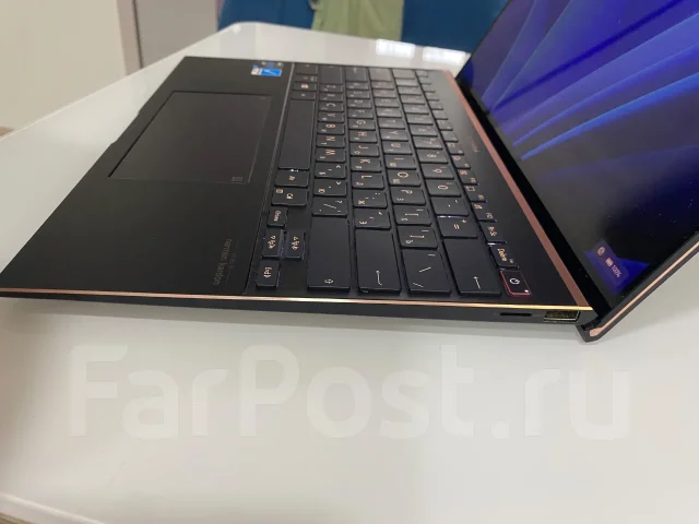 Asus ZenBook S14. 13.9", 2,8����, ��� 16 ��, ���� 1 000���, WiFi: 1, Bluetooth: 1, ����������� �� 7��. ����