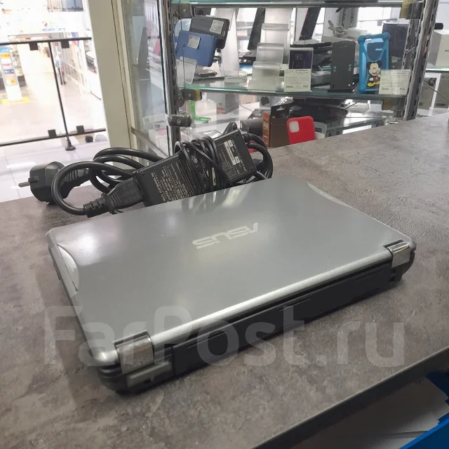 Asus. 1����, ��� 256 �� � ������, ���� 32���, WiFi: 1 ����
