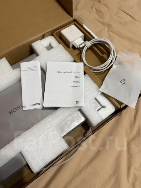 Honor MagicBook X 16. 16", 2����, ��� 512 ��, ���� 512���, WiFi: 1, Bluetooth: 1, ����������� �� 6��. ����