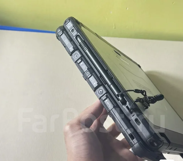 Panasonic Toughbook CF-20. 10.1", 1,2����, ��� 8 ��, ���� 256���, WiFi: 1, Bluetooth: 1, ����������� �� 4��. ����