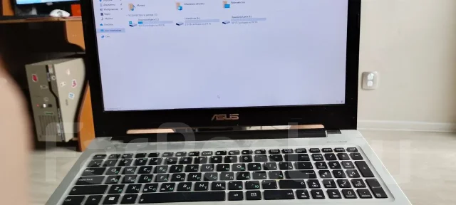Asus. ��� 8 ��, ���� 1 000���, WiFi: 1, Bluetooth: 1, ����������� �� 3��. ����