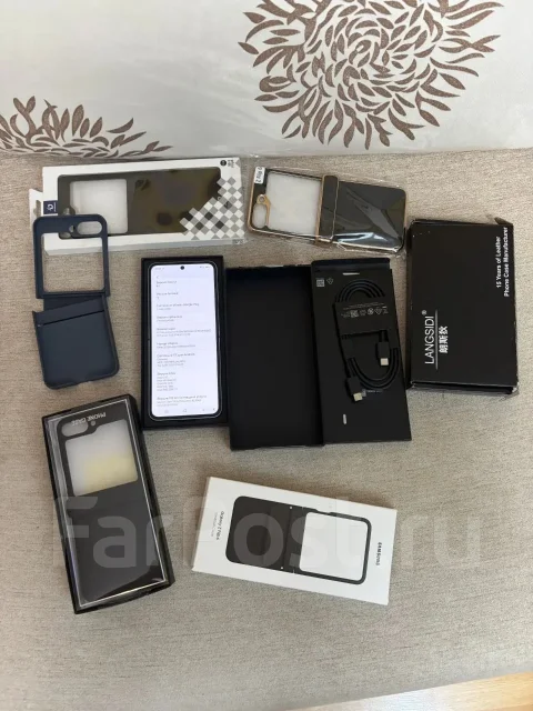 Samsung Galaxy Z Flip6. �/�, 512 ��, ���������, 3G, 4G LTE, 5G, Dual-SIM, NFC, eSIM, ������������ ������� ����