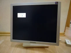 Samsung. 17", ���������� �� (LCD, LED, QLED) ����