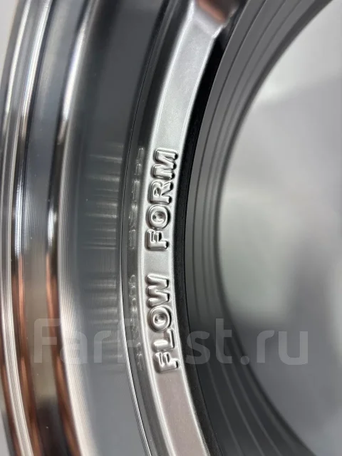 Advan Racing GT. 8.0x18", 5x114.3, ET38, �� 73,1���. ����
