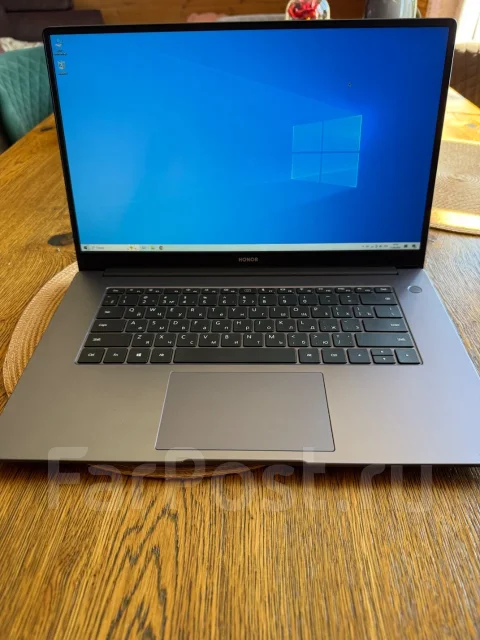 Honor MagicBook X 15. 15.6", 2,1����, ��� 16 ��, ���� 500���, WiFi: 1, Bluetooth: 1 ����