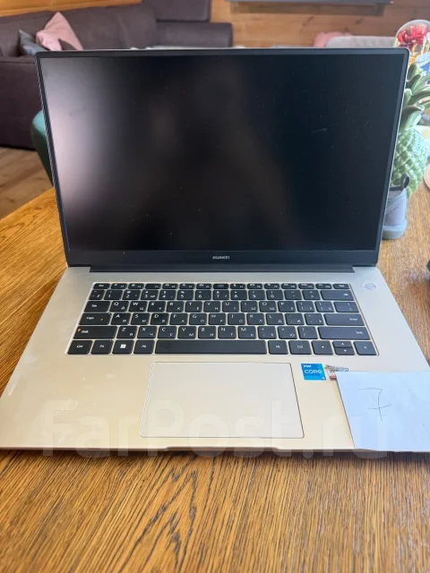 Huawei MateBook D 15. 15", 2,4����, ��� 8 ��, ���� 500���, WiFi: 1, Bluetooth: 1 ����