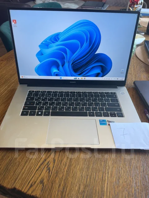 Huawei MateBook D 15. 15", 2,4����, ��� 8 ��, ���� 500���, WiFi: 1, Bluetooth: 1 ����