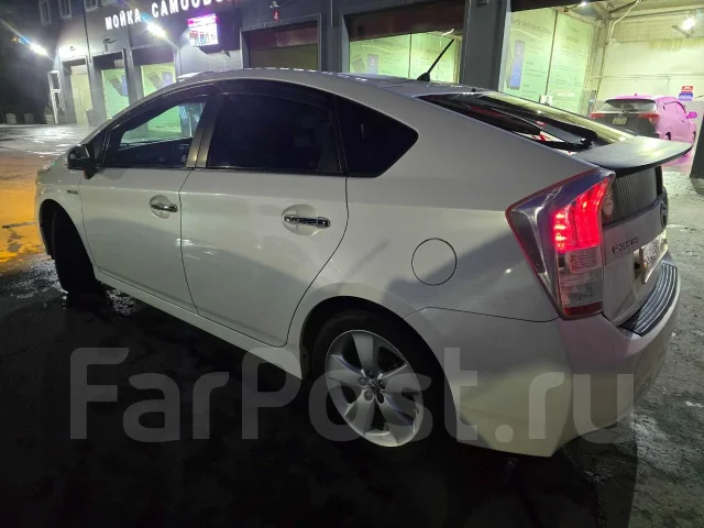 Toyota Prius. ��������, 1.8 (99��.�.), ������, 290����. �� ����