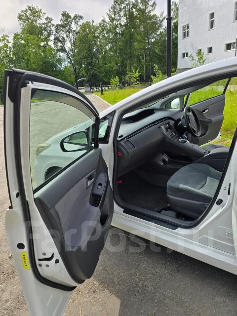 Toyota Prius. ��������, 1.8 (99��.�.), ������, 290����. �� ����