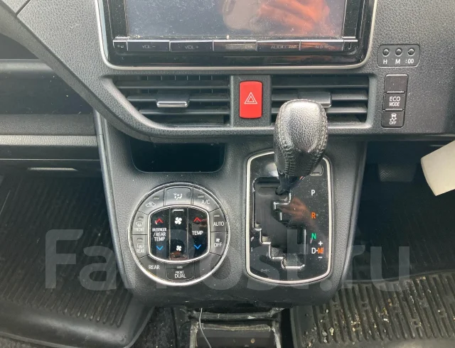 Toyota Voxy. ZRR80, 3ZRFAE ����