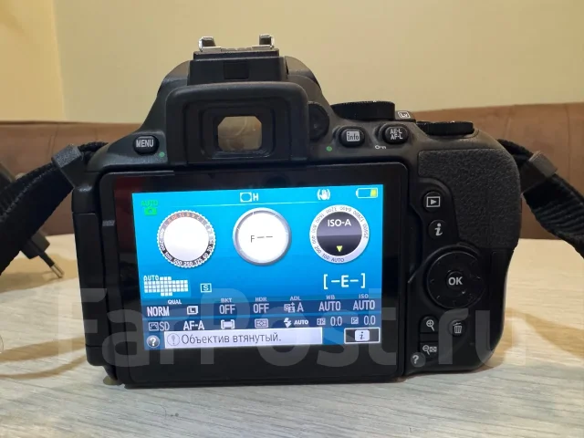 Nikon D5600. 20 � ����� ��, ���: 3� ����