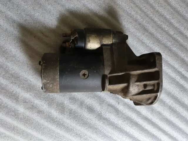 ������� Nissan 233000Y006 ����