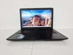 Asus. 15.6", 3,4����, ��� 8 ��, ���� 256���, WiFi: 1, Bluetooth: 1, ����������� �� 8��. ����