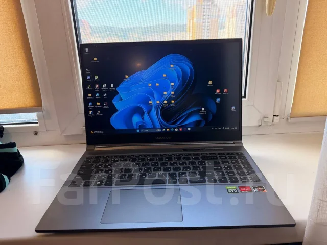 Maibenben. 16", 144����, ��� 16 ��, ���� 500���, WiFi: 1, Bluetooth: 1, ����������� �� 20��. ����