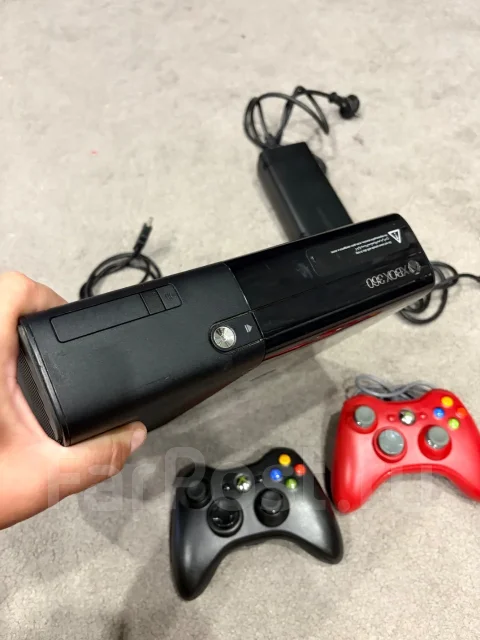 Microsoft Xbox 360 E ����