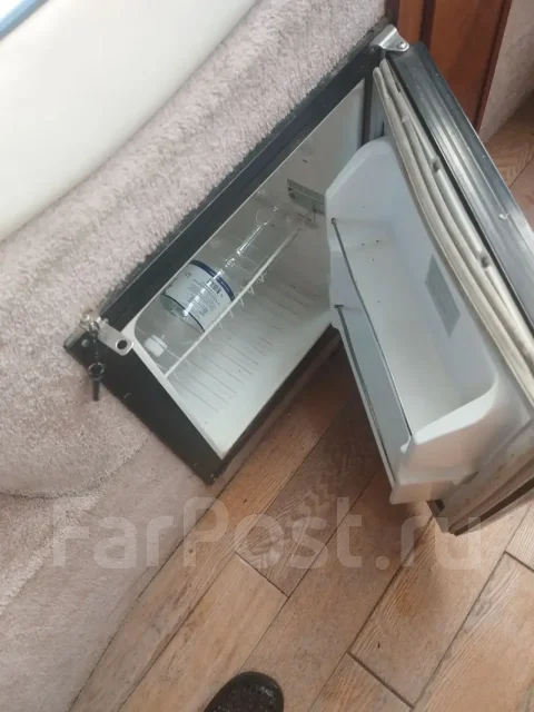 Bayliner. 1996 ���, ����� 8��., ��������� ������������, 330��.�., ������ ����