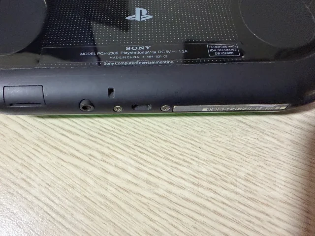 Sony PlayStation Vita Slim ����