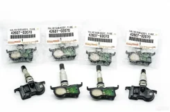 ������ �������� � ����� Toyota LAND Cruiser 200 2015+ 4260702070 Toyota 4260702070 ����